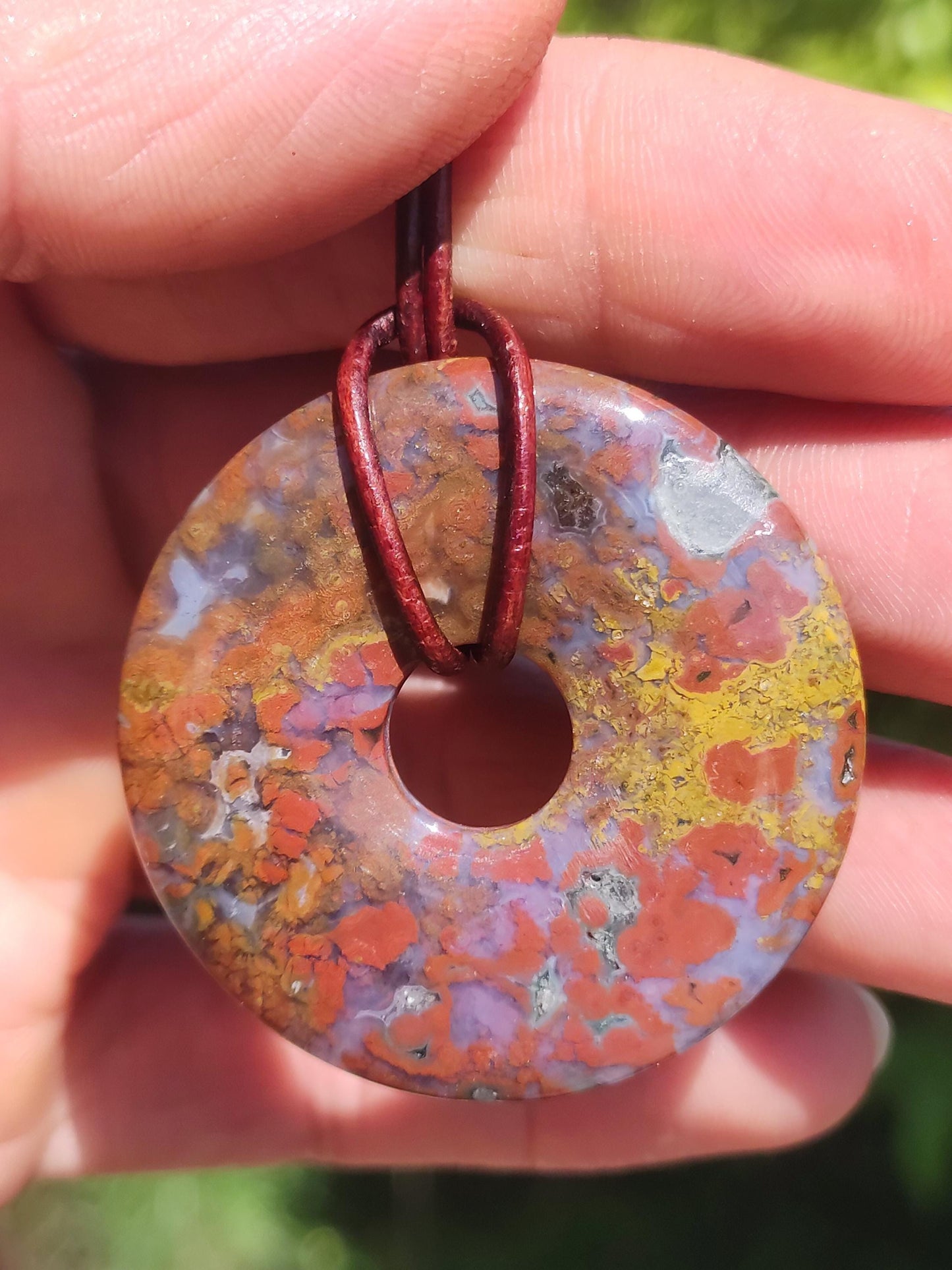 Jaspe Océan multicolore ~ Collier en pierre précieuse Donut 40mm Océan Nature Pierre de guérison Rareté Cristaux Bijoux Pendentif Cadeau Elle Lui Femme Homme Rareté