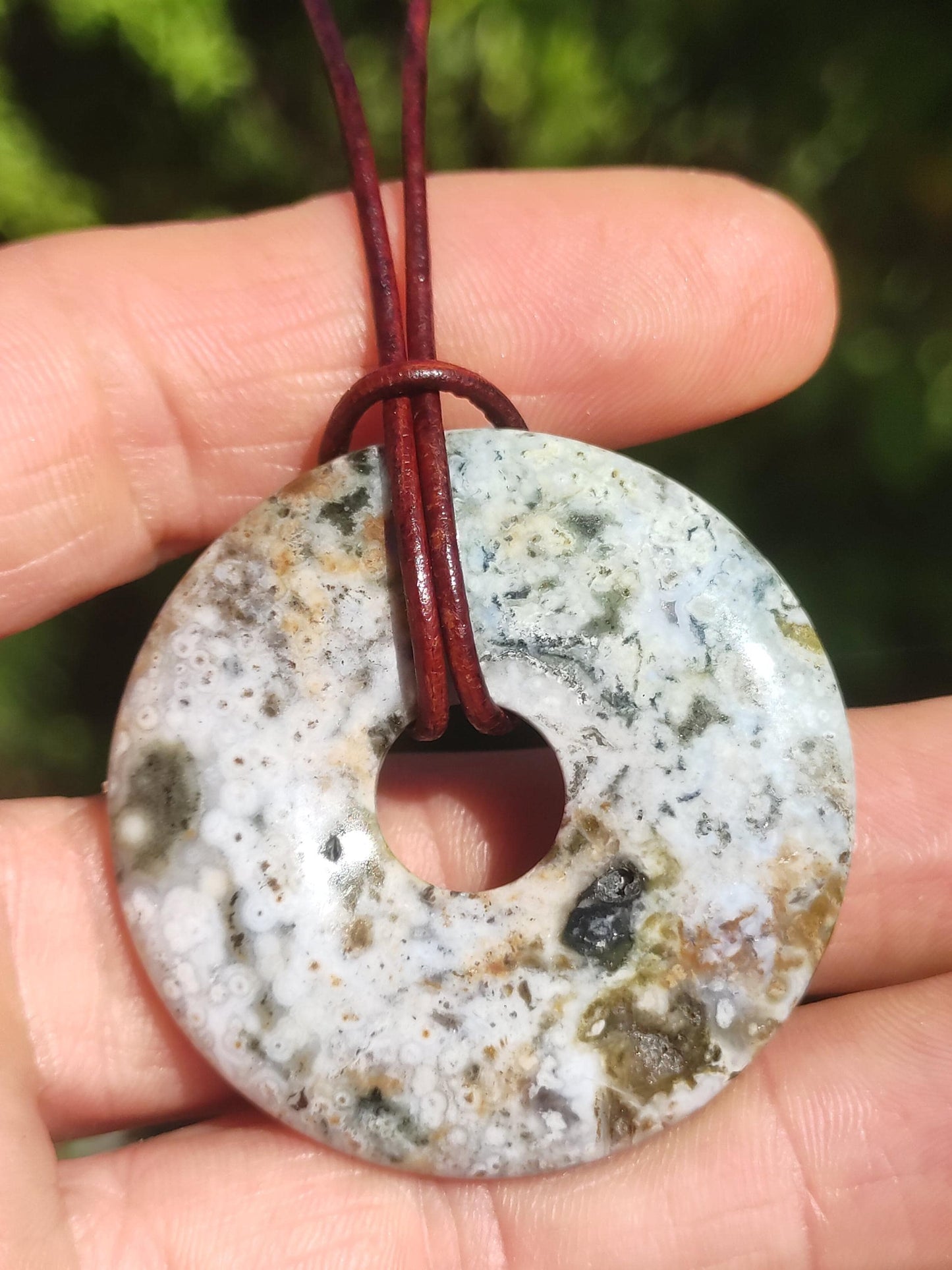 Jaspe Océan multicolore ~ Collier en pierre précieuse Donut 40 mm Océan Nature Pierre de guérison Rareté Cristaux Bijoux Pendentif Cadeau Elle Lui Femme Homme Rareté
