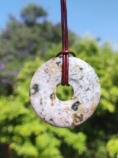 Jaspe Océan multicolore ~ Collier en pierre précieuse Donut 40 mm Océan Nature Pierre de guérison Rareté Cristaux Bijoux Pendentif Cadeau Elle Lui Femme Homme Rareté