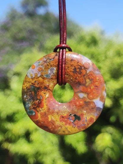 Jaspe Océan multicolore ~ Collier de pierres précieuses Donut 40mm Océan Pierre naturelle Pierre de guérison Rareté Cristaux Bijoux Pendentif Cadeau Elle Lui Femme Homme Rareté