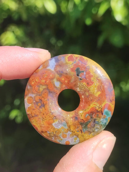 Jaspe Océan multicolore ~ Collier de pierres précieuses Donut 40mm Océan Pierre naturelle Pierre de guérison Rareté Cristaux Bijoux Pendentif Cadeau Elle Lui Femme Homme Rareté