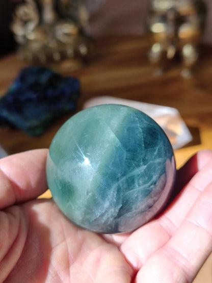 Fluorit blau grün - Edelstein Kugel Deko Sphere Kristall Heilstein Spielkugel Meditation Geschenk Er Sie Mann Frau Freundin Wohnen Rarität