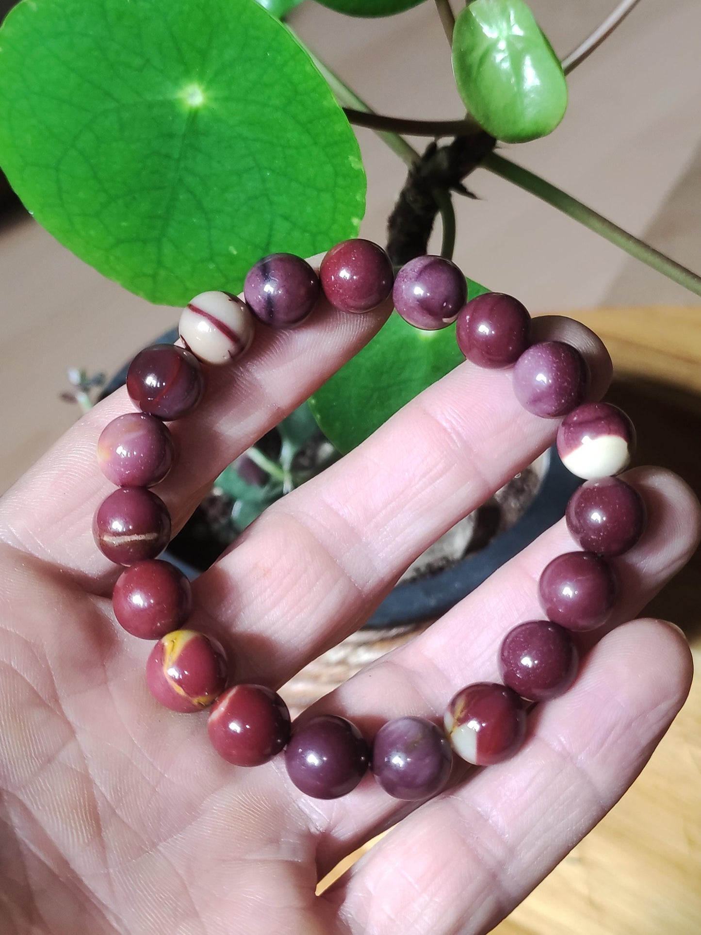 10mm Mookaïte ~ Bracelet en pierres semi-précieuses extensible Hippie Boho Ethno Indie Nature Pierre de guérison Cristaux Énergie Chakra Cadeau Femme Homme Frère Pièce unique