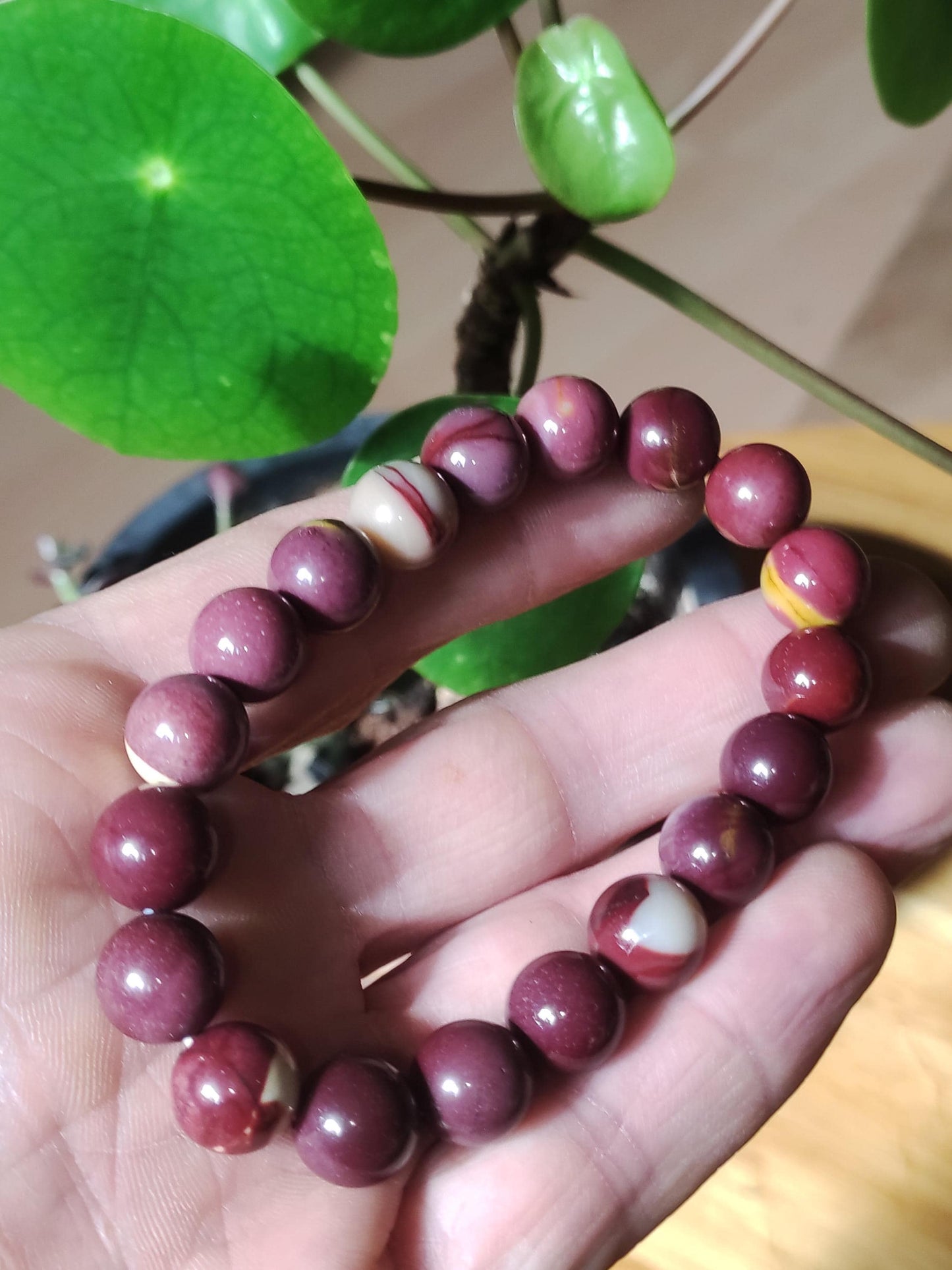 10mm Mookaïte ~ Bracelet en pierres semi-précieuses extensible Hippie Boho Ethno Indie Nature Pierre de guérison Cristaux Énergie Chakra Cadeau Femme Homme Frère Pièce unique