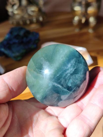 Fluorit blau grün - Edelstein Kugel Deko Sphere Kristall Heilstein Spielkugel Meditation Geschenk Er Sie Mann Frau Freundin Wohnen Rarität