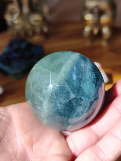 Fluorit blau grün - Edelstein Kugel Deko Sphere Kristall Heilstein Spielkugel Meditation Geschenk Er Sie Mann Frau Freundin Wohnen Rarität