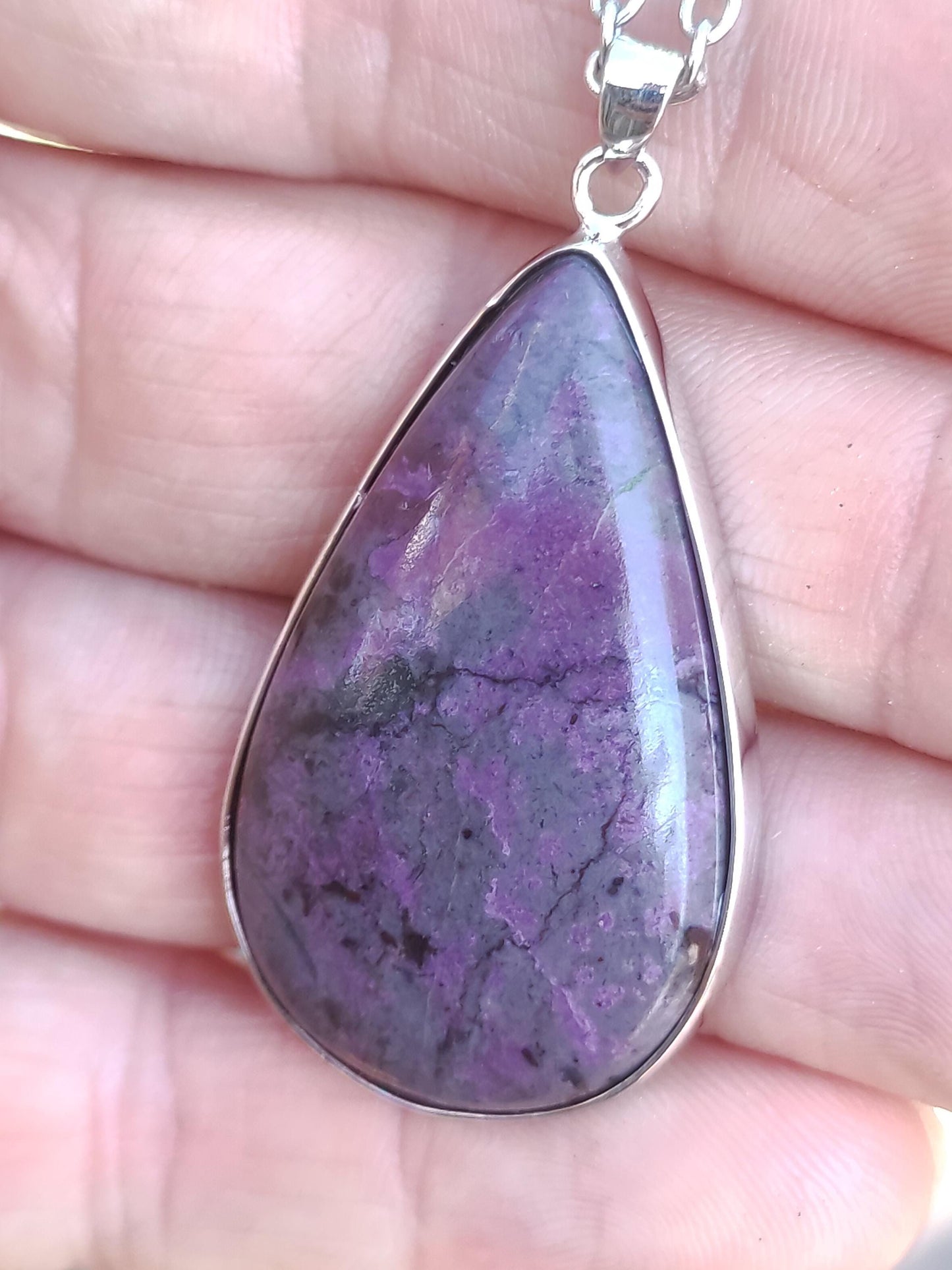 Sugilith / Sugilite inkl. 925 Silber Fassung lila Edelstein Kette Natur Heilstein Energie Rarität Mann Frau Er Sie Geschenk Edel hohwertig