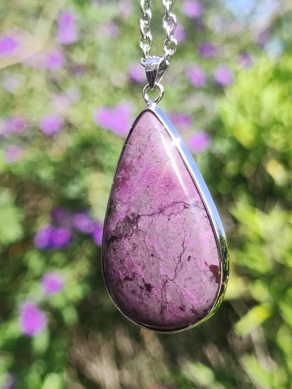 Sugilith / Sugilite inkl. 925 Silber Fassung lila Edelstein Kette Natur Heilstein Energie Rarität Mann Frau Er Sie Geschenk Edel hohwertig
