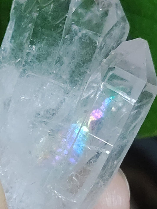 Quartz Cristal de roche Arc-en-ciel Pointe Collectionneur Étages Rareté Pierre précieuse Décoration Cristal Pierre de guérison Minéral Collection Énergie Nature Pièce unique Rare