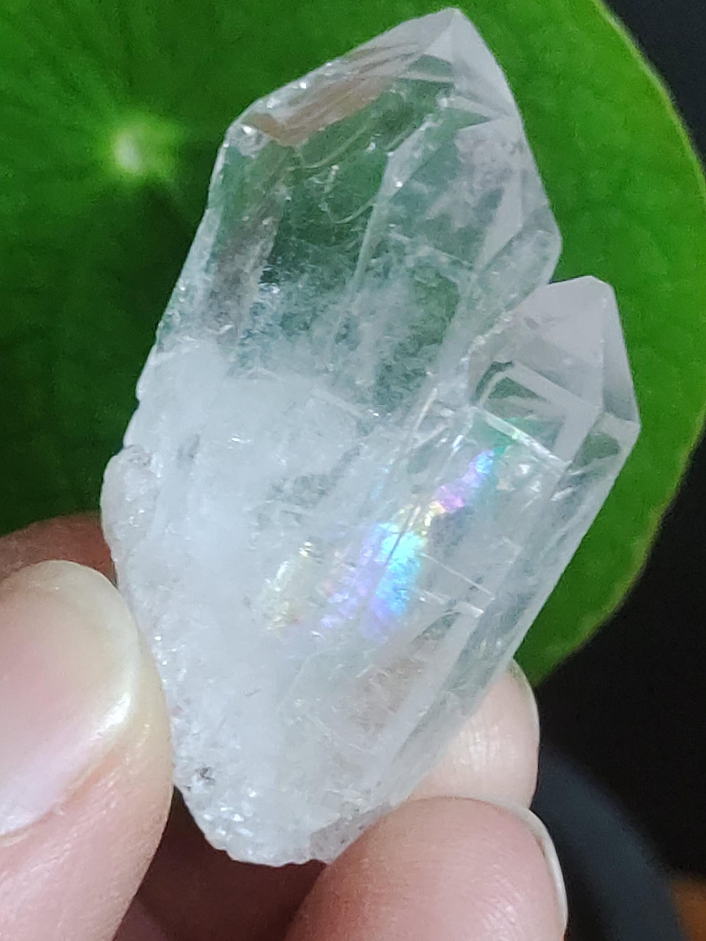 Quartz Rock Crystal Rainbow Point Collector's Grade Rarity Gemstone Decor Crystal Healing Stone Mineral Collection Energy Natural Unique Rare