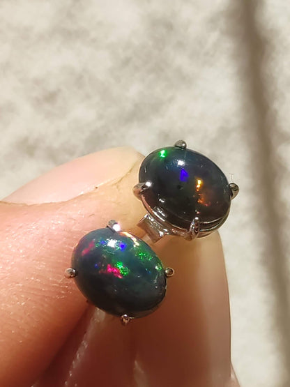 Ethiopian Black Opal AAA - 925 Sterling Silber bunt Ohrstecker Ohrringe Edelstein Heilstein Energie Frau Geschenk Schmuck Edel Rarität