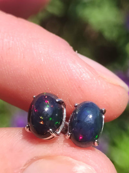 Ethiopian Black Opal AAA - 925 Sterling Silber bunt Ohrstecker Ohrringe Edelstein Heilstein Energie Frau Geschenk Schmuck Edel Rarität