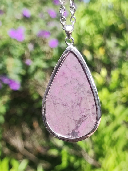 Sugilith / Sugilite inkl. 925 Silber Fassung lila Edelstein Kette Natur Heilstein Energie Rarität Mann Frau Er Sie Geschenk Edel hohwertig
