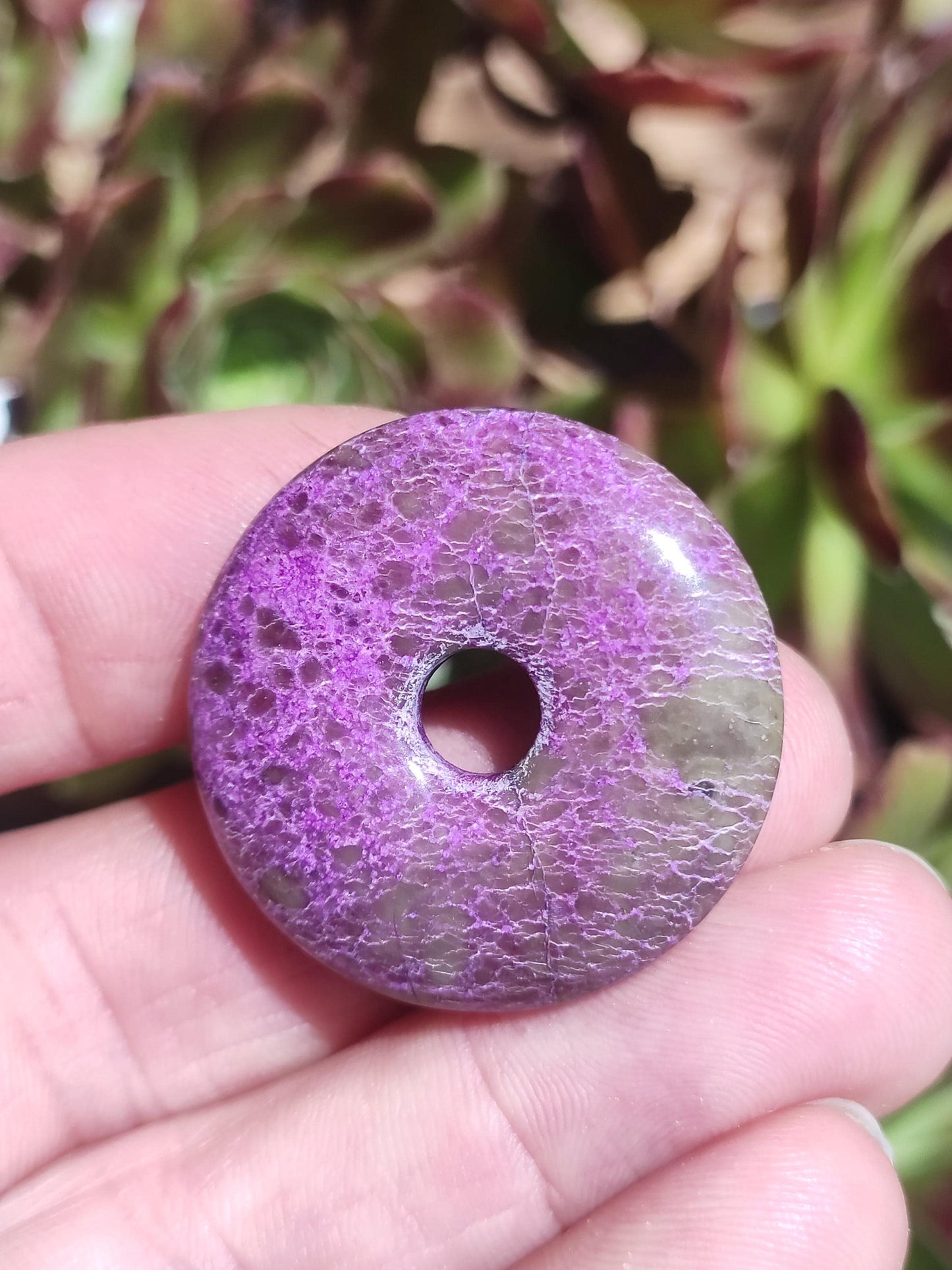 Stichtit ~ Collier de donuts en pierres précieuses Pi Symbole de protection du disque Violet Violet HIPPIE Chakra Boho Ethnique Pierre de guérison Vêtements Festival Violet Rareté