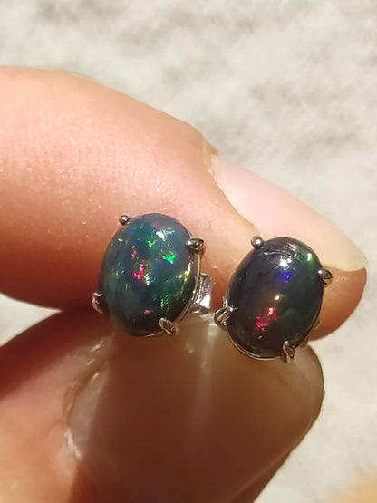 Ethiopian Black Opal AAA - 925 Sterling Silber bunt Ohrstecker Ohrringe Edelstein Heilstein Energie Frau Geschenk Schmuck Edel Rarität