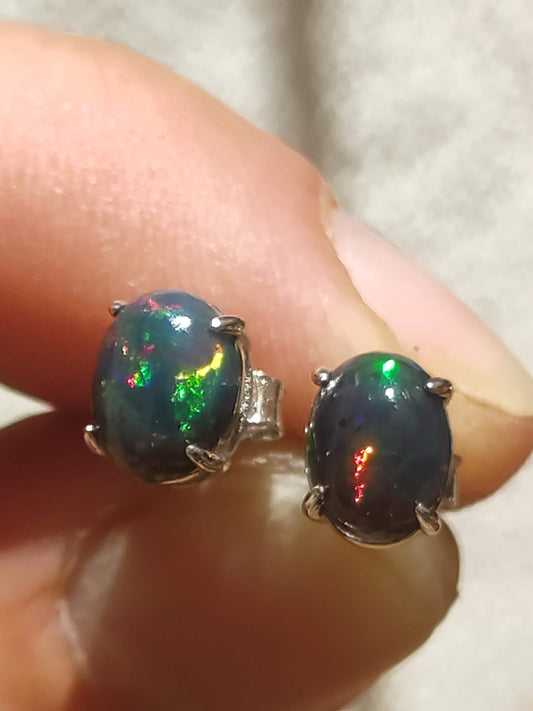 Ethiopian Black Opal AAA - 925 Sterling Silber bunt Ohrstecker Ohrringe Edelstein Heilstein Energie Frau Geschenk Schmuck Edel Rarität
