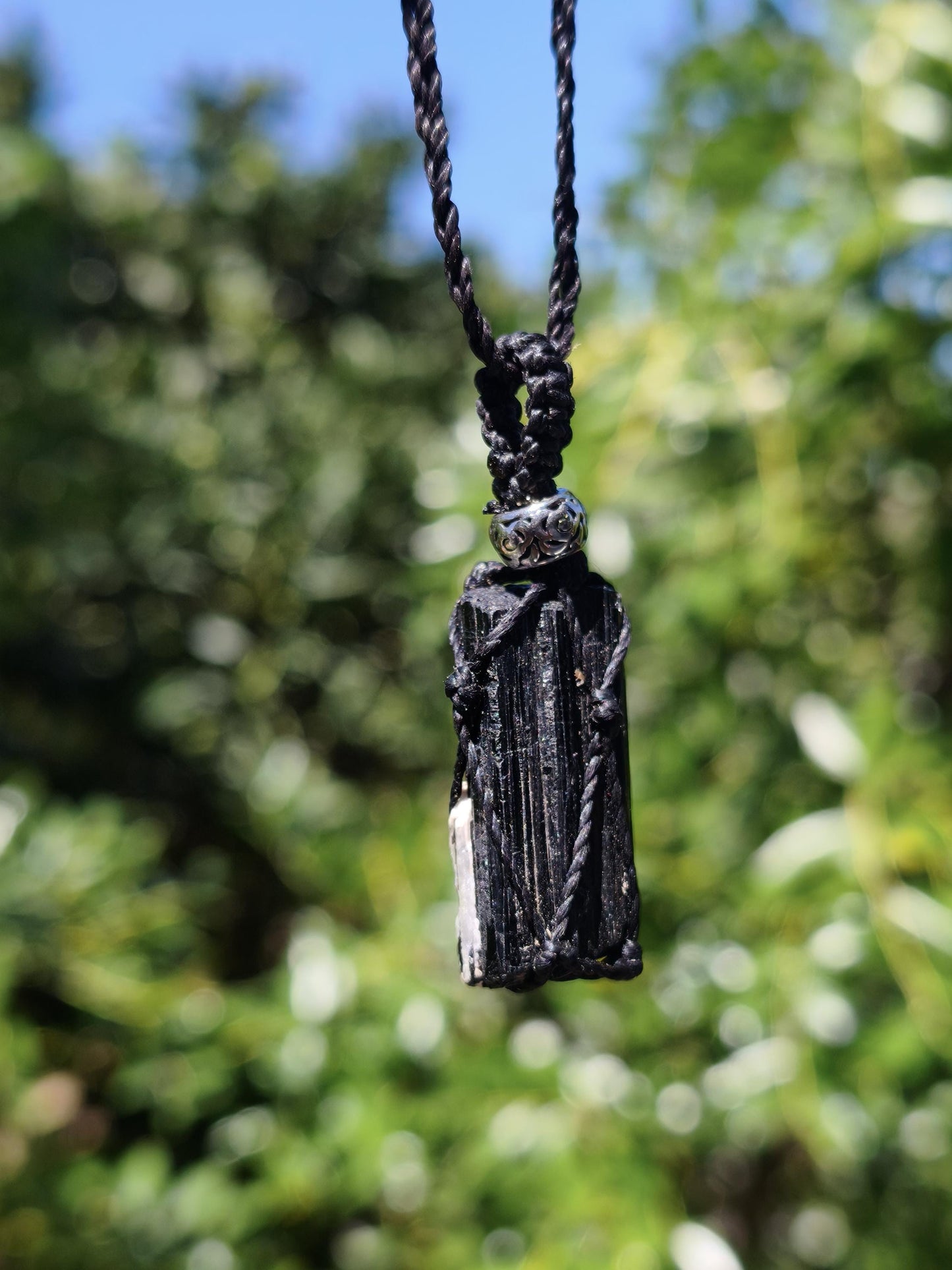 Schwarzer Turmalin (Schörl)  Kette Makramee Anhänger Edelstein Natur Brasilien Mineralien schimmer Mann Frau Geschenk Er Sie Handarbeit Edel