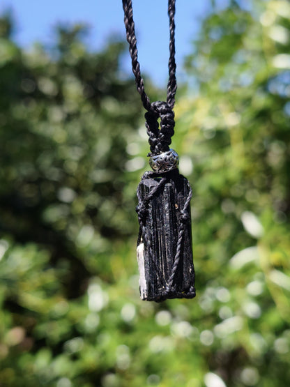 Schwarzer Turmalin (Schörl)  Kette Makramee Anhänger Edelstein Natur Brasilien Mineralien schimmer Mann Frau Geschenk Er Sie Handarbeit Edel