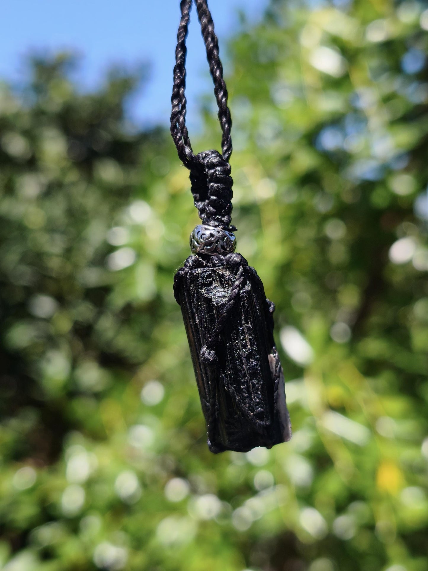 Schwarzer Turmalin (Schörl)  Kette Makramee Anhänger Edelstein Natur Brasilien Mineralien schimmer Mann Frau Geschenk Er Sie Handarbeit Edel
