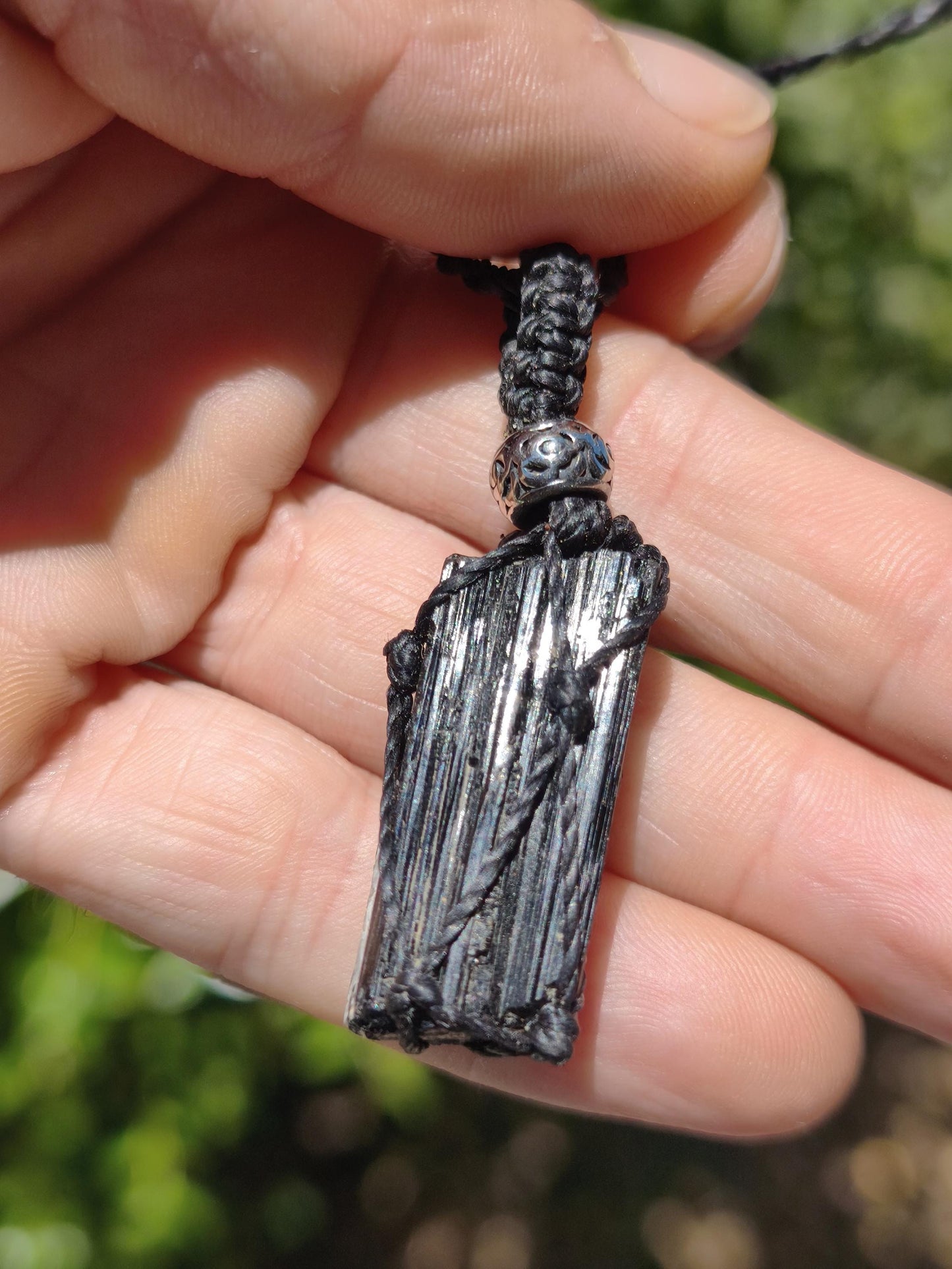 Schwarzer Turmalin (Schörl)  Kette Makramee Anhänger Edelstein Natur Brasilien Mineralien schimmer Mann Frau Geschenk Er Sie Handarbeit Edel