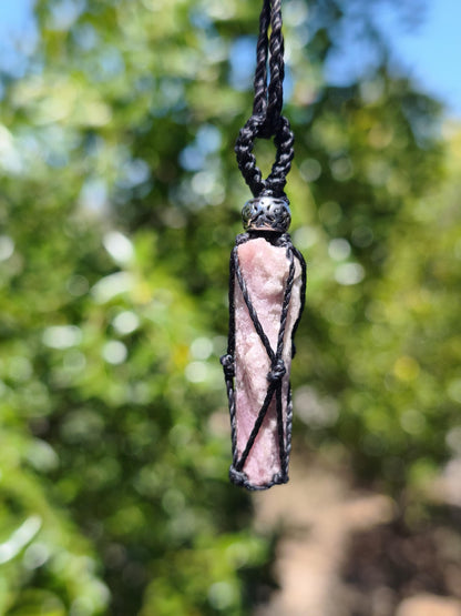 Rubellit Pinker / Rosa Turmalin Kette Makramee Anhänger Edelstein Natur Brasil Mineralien schimmer Mann Frau Geschenk Er Sie Handarbeit süß