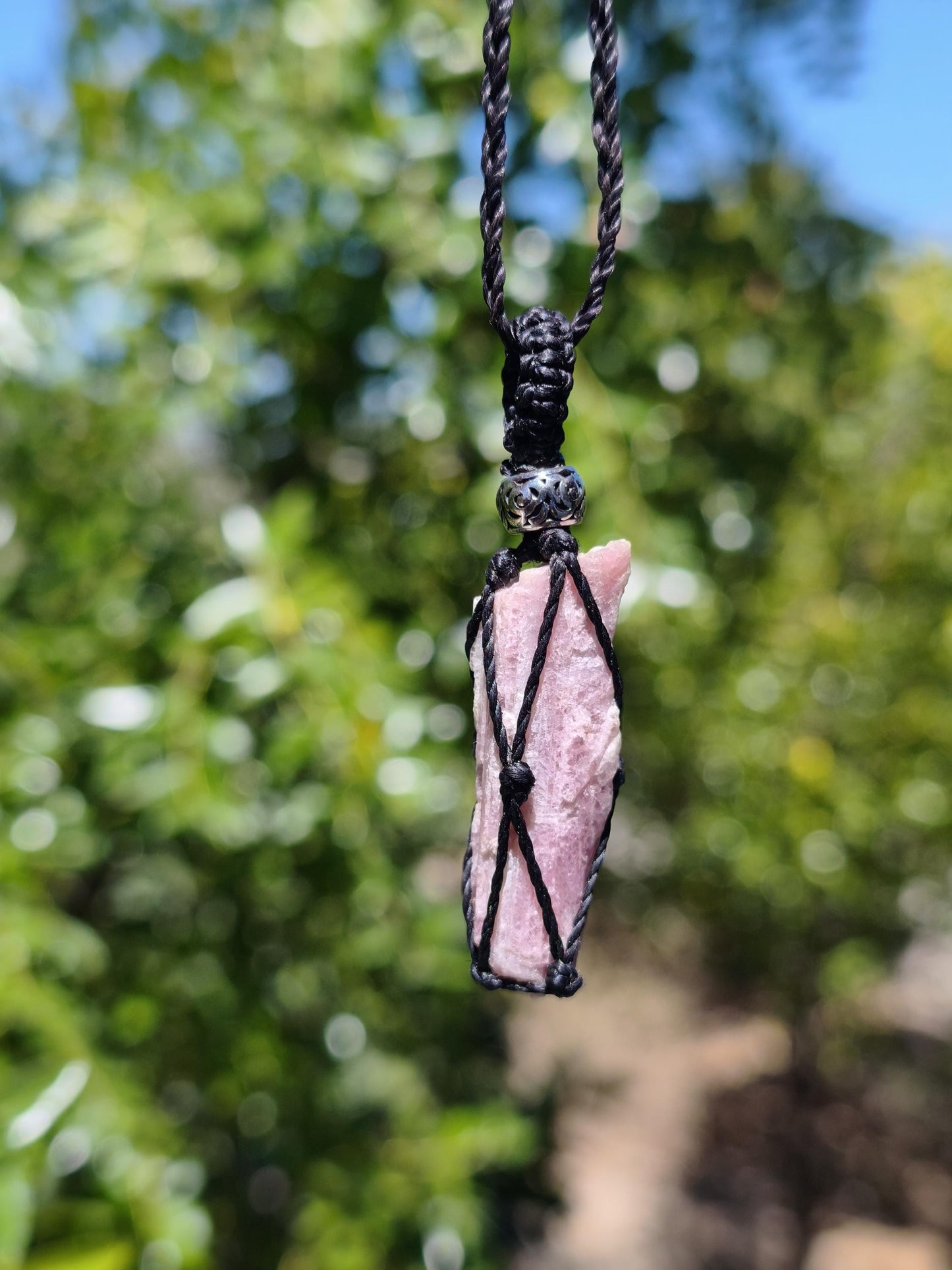 Rubellit Pinker / Rosa Turmalin Kette Makramee Anhänger Edelstein Natur Brasil Mineralien schimmer Mann Frau Geschenk Er Sie Handarbeit süß
