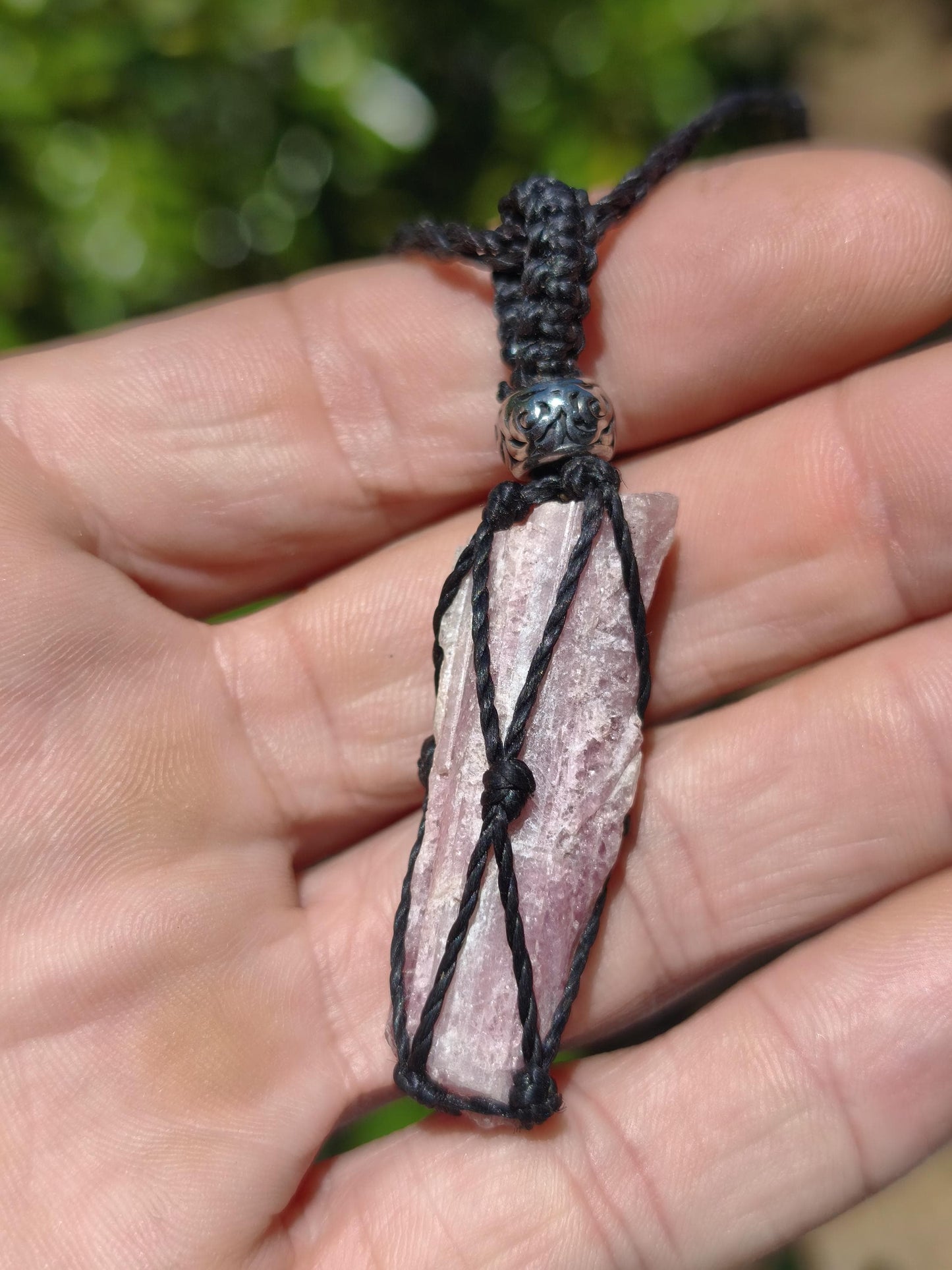 Rubellit Pinker / Rosa Turmalin Kette Makramee Anhänger Edelstein Natur Brasil Mineralien schimmer Mann Frau Geschenk Er Sie Handarbeit süß