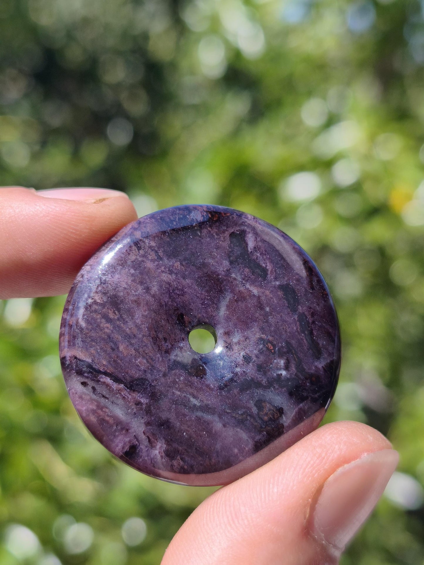 Sugilith Schutz Donut Edelstein Kristall Heilstein Rarität Selten Sammler Sugilit lila Anhänger rund Geschenk Mann Frau Er Sie Freund violet