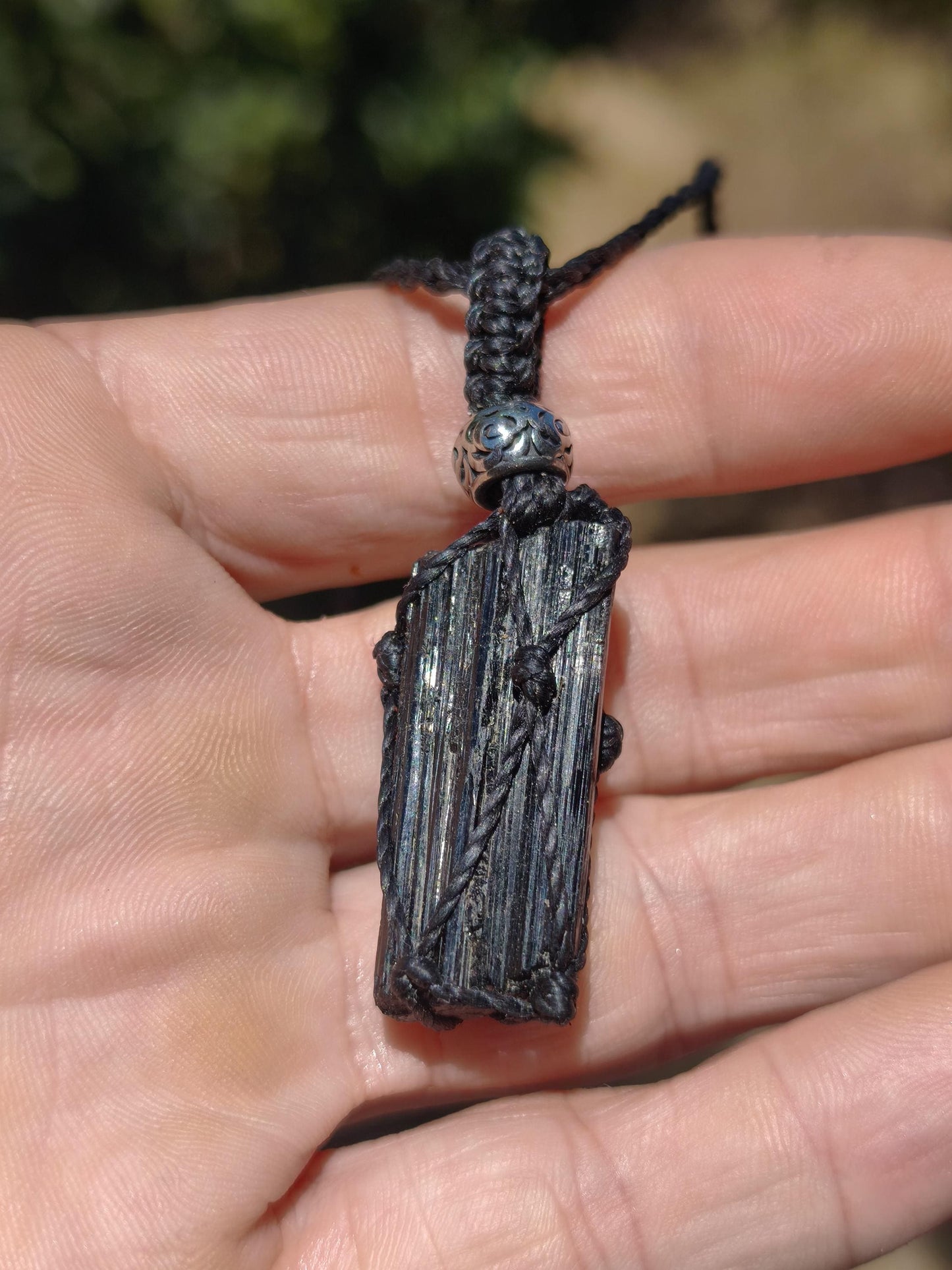 Schwarzer Turmalin (Schörl)  Kette Makramee Anhänger Edelstein Natur Brasilien Mineralien schimmer Mann Frau Geschenk Er Sie Handarbeit Edel