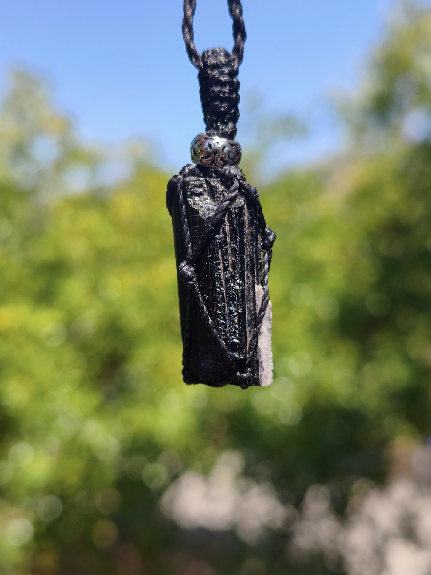 Schwarzer Turmalin (Schörl)  Kette Makramee Anhänger Edelstein Natur Brasilien Mineralien schimmer Mann Frau Geschenk Er Sie Handarbeit Edel