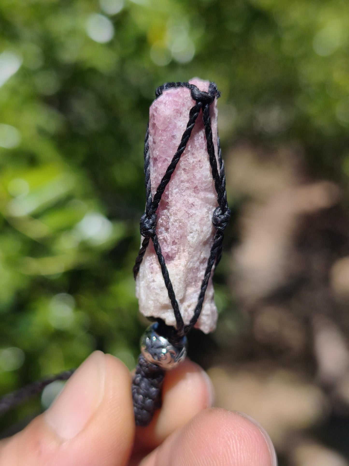 Rubellit Pinker / Rosa Turmalin Kette Makramee Anhänger Edelstein Natur Brasil Mineralien schimmer Mann Frau Geschenk Er Sie Handarbeit süß