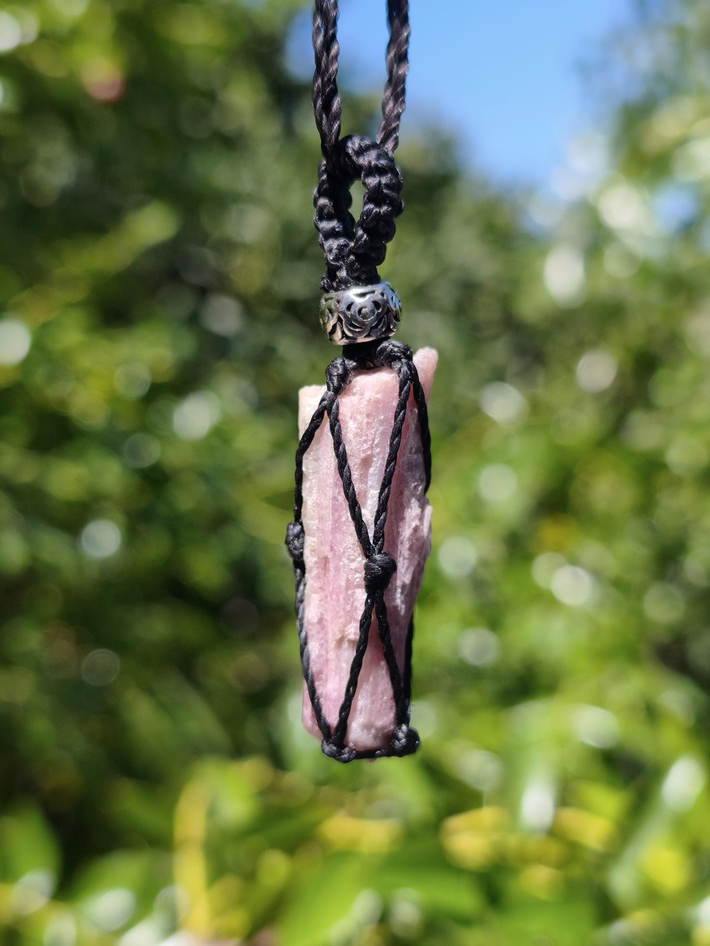 Rubellit Pinker / Rosa Turmalin Kette Makramee Anhänger Edelstein Natur Brasil Mineralien schimmer Mann Frau Geschenk Er Sie Handarbeit süß