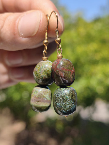 Rhyolith ~  Edelstein Ohrringe Geschenk Frau Schmuck Sie Freundin grün GOA Hippie Boho Natur Heilstein Natur Ohrhänger Edelstahl