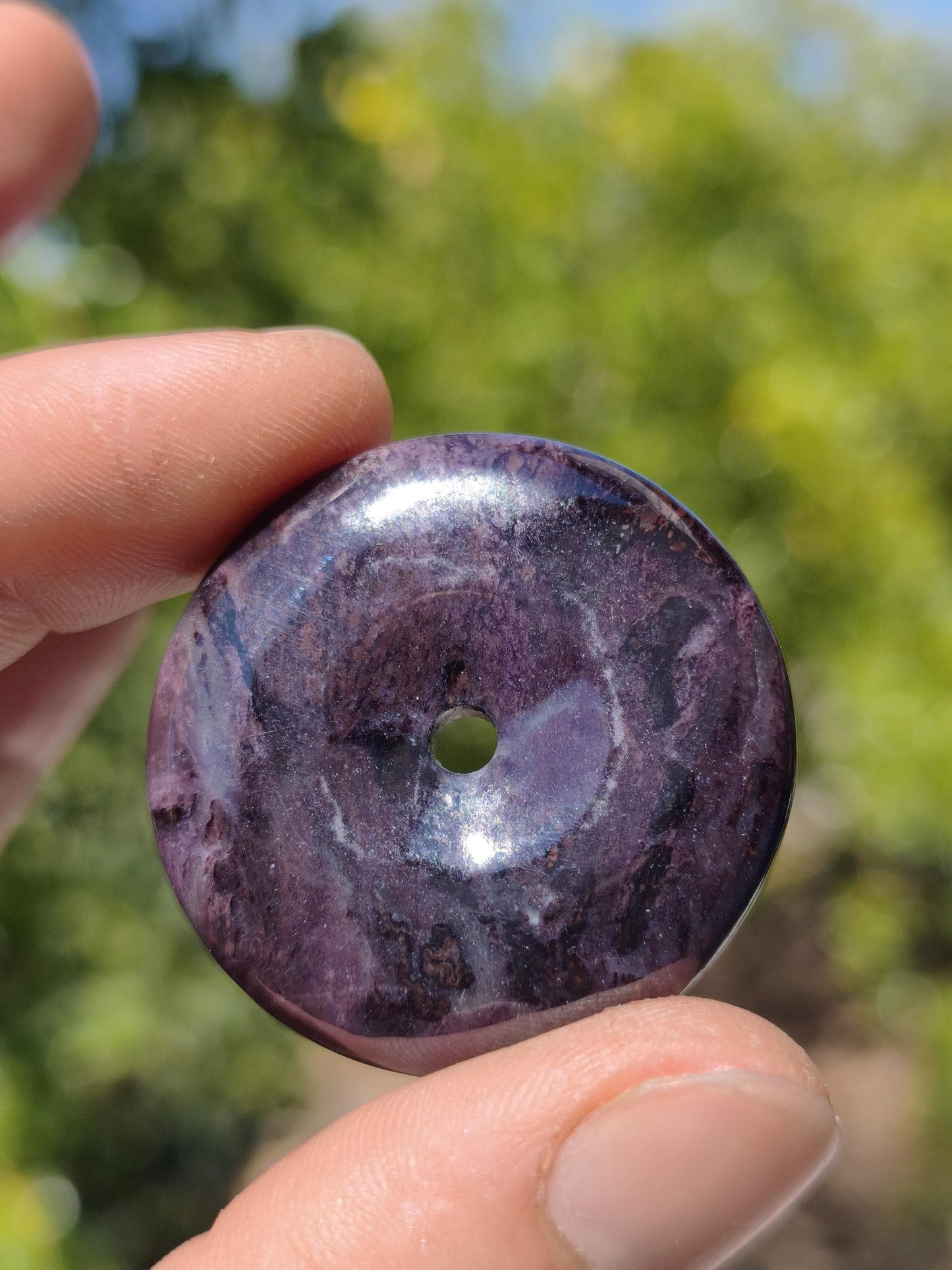 Sugilith Schutz Donut Edelstein Kristall Heilstein Rarität Selten Sammler Sugilit lila Anhänger rund Geschenk Mann Frau Er Sie Freund violet