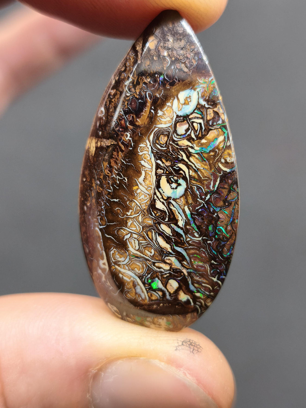 Boulder Opal AAA Sammlerstein Mineralien Kristalle Cabochon natürlich Heilstein Rarität Muster Australien Queensland