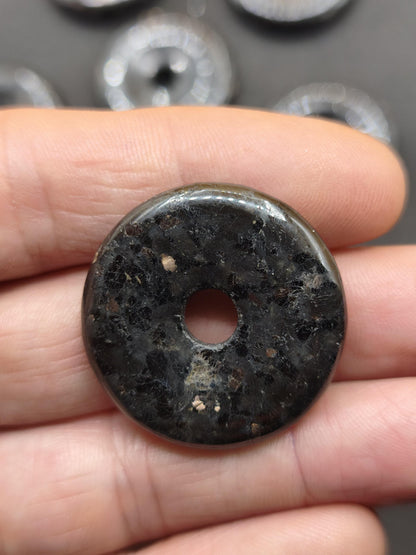 Nuummite Kette 30mm Edelstein Donut Anhänger Rarität schwarz gold Schutz Natur Heilstein Natur  Mann Frau Er Sie Freundin Geschenk Qualität