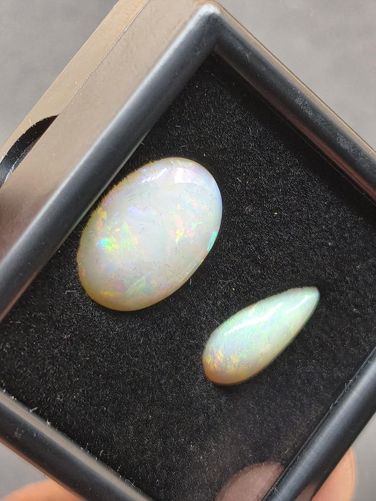 2x Opal Winton AAA bunt Regenbogen Sammlerstein Mineralien Kristalle Cabochon natürlich Heilstein Rarität Muster Australien