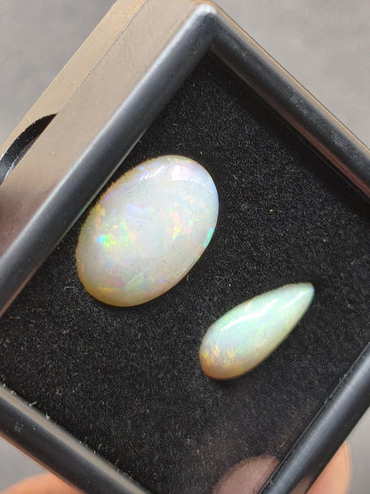 2x Opal Winton AAA bunt Regenbogen Sammlerstein Mineralien Kristalle Cabochon natürlich Heilstein Rarität Muster Australien