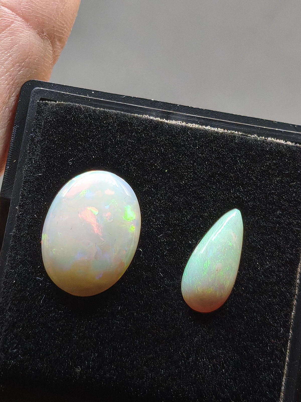 2x Opal Winton AAA bunt Regenbogen Sammlerstein Mineralien Kristalle Cabochon natürlich Heilstein Rarität Muster Australien