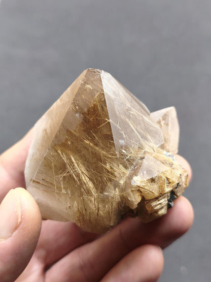 Rutilquarz gold roh Sammler Stufe Pyramide Kristall Rarität ~ Edelstein Deko Heilstein Mineral Kollektion Energie Natur besonders Geschenk