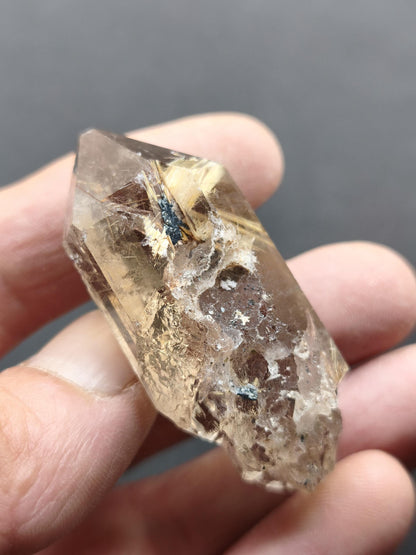 Rauchquarz mit Rutil gold roh Sammler Stufe Kristall Rarität ~ Edelstein Deko Heilstein Mineral Kollektion Energie Natur