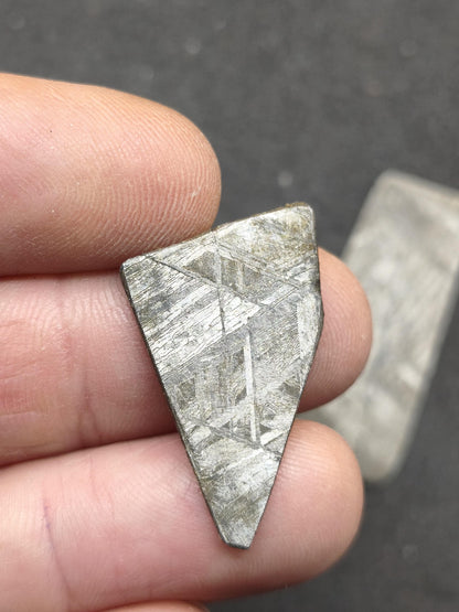 Gibeon Meteorit Namibia | Eisenmeteorit mit Widmanstätten-Struktur | Geätzter Meteoriten-Anschnitt Sammler Mineralien Kristalle Selten