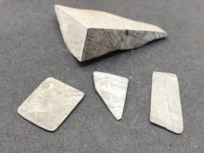 Gibeon Meteorit Namibia | Eisenmeteorit mit Widmanstätten-Struktur | Geätzter Meteoriten-Anschnitt Sammler Mineralien Kristalle Selten