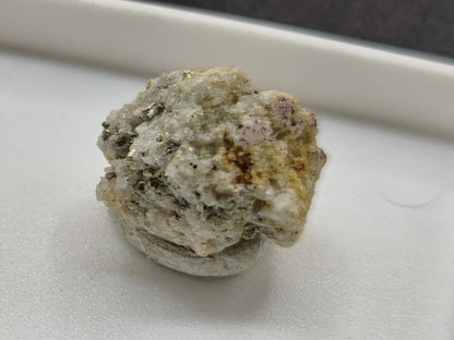 Gediegenes Gold auf Matrix Kristallin – Natürliches Gold aus Zlaté Hory, Tschechien echt natürlich Sammler Mineral selten