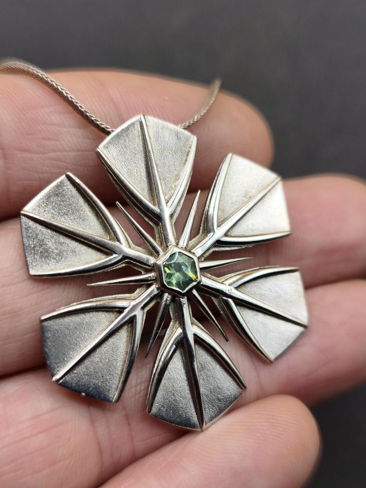 Montana Saphir grün Schneeflocken Kette Vintage mit Edelstein Silber Eiskristall Anhänger Geometrie Silber Schmuck Heilstein Rarität Frau