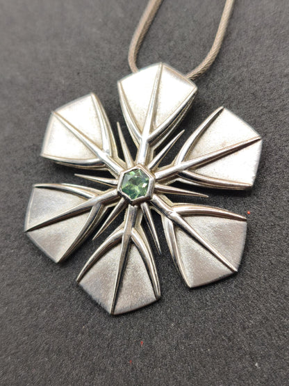 Montana Saphir grün Schneeflocken Kette Vintage mit Edelstein Silber Eiskristall Anhänger Geometrie Silber Schmuck Heilstein Rarität Frau