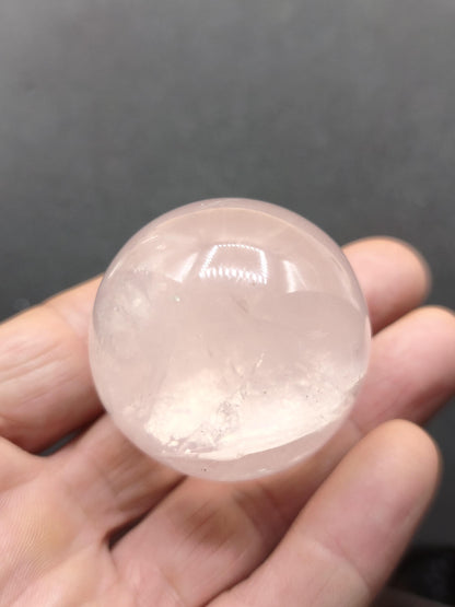 Sternrosenquarz Kugel 40 mm | Rosenquarz mit Regenbogenschimmer & Sterneffekt | Star Rose Quartz | Asterismus Sammler Kugel Kristall Mineral