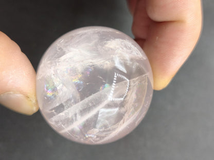 Sternrosenquarz Kugel 40 mm | Rosenquarz mit Regenbogenschimmer & Sterneffekt | Star Rose Quartz | Asterismus Sammler Kugel Kristall Mineral