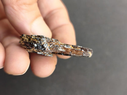 Rutil Hämatit Kristall Stufe 42 mm Brasilien AAA | Goldene Rutilsterne auf schwarzem Hämatit | Natürliche Edelsteine Sammler Mineralien Deko