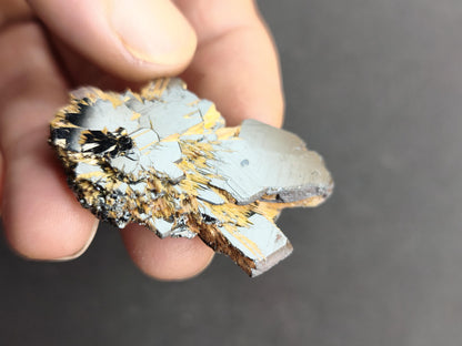 Rutil Hämatit Kristall Stufe 42 mm Brasilien AAA | Goldene Rutilsterne auf schwarzem Hämatit | Natürliche Edelsteine Sammler Mineralien Deko